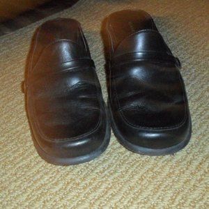 Black Bandolino mules